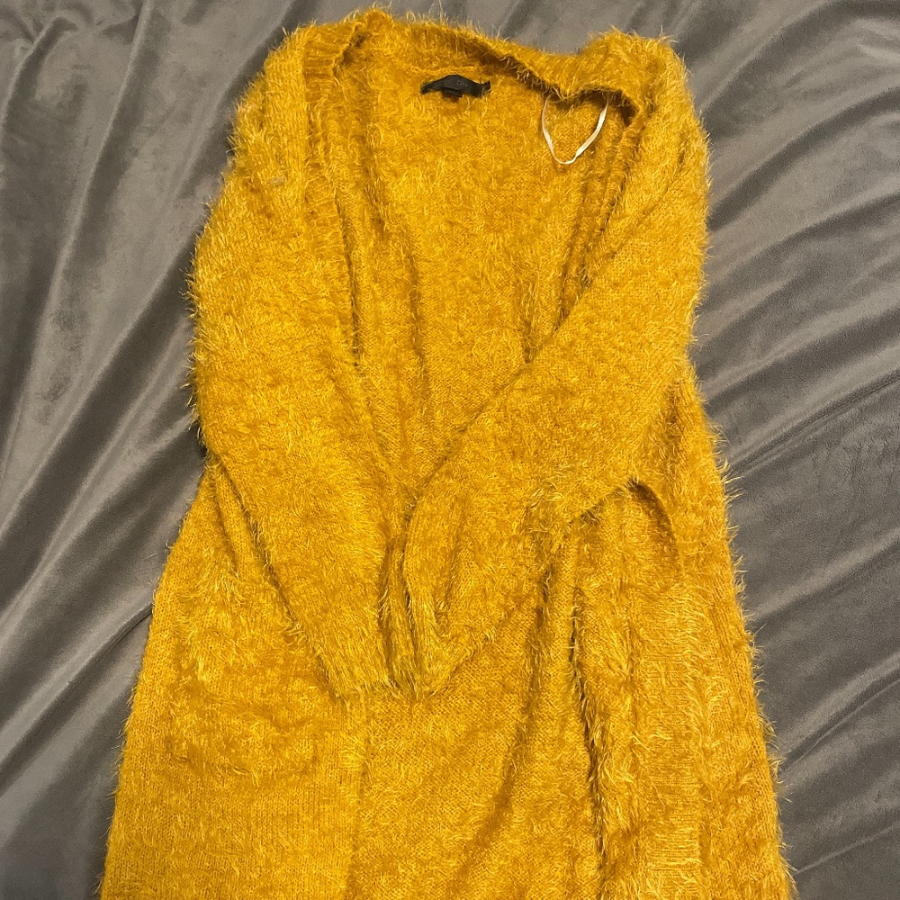 Fuzzy lung yellow cardigan